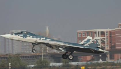 来抢歼35的“饭碗”？苏57隐身战机降落太原，3款隐身机航展同框