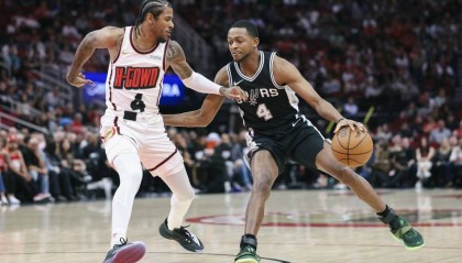 杰伦-格林21+7汤普森25分 申京9+11火箭送马刺4连败