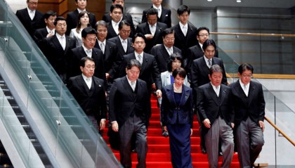 刚把中日紧张关系推向新高峰，高市早苗凌晨三点突然行动，安保团队收到紧急通知