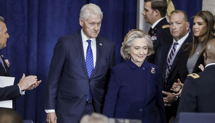 克林顿夫妇收到美国国会传票：两人需就爱泼斯坦案调查作证