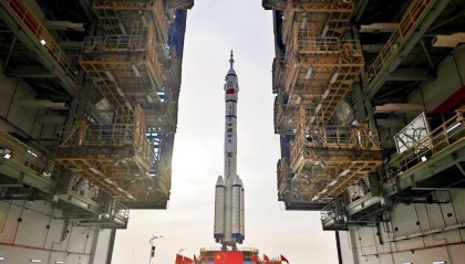 21年相伴，航天工匠与800吨“伙伴”的神舟之约