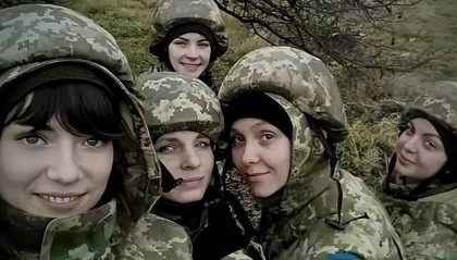 第425突击队，派女兵冲杀突围，俄炮火扫射，现场不留一个活口