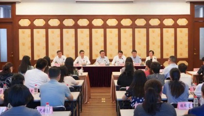 上海市委决定：杨咏梅履新职