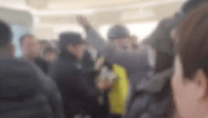 多人工资被换成商场购物卡？每月仅一天能用，消费金额被控制