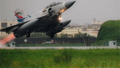“一周三起”！台媒：台空军一架“幻影-2000”战机待起飞时突发故障