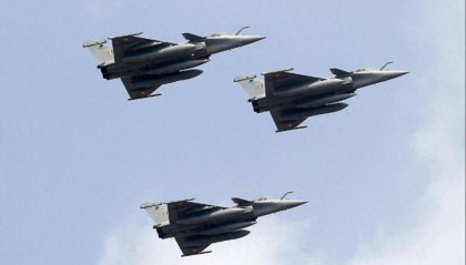 印度不服气，大量战机升空，印媒公开炫耀，马克龙的心又悬起来了