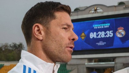 德容谈冲突:卡瓦哈尔可以私下和亚马尔谈,而不是在场上做手势