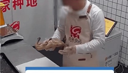 卤鸭店老板拒绝卖变质鸭，因而躲过天花板坍塌？事件反转了