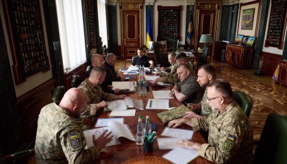 泽连斯基公开轰炸方案，美俄敢走错一步，乌军就要导弹雨包大饺子