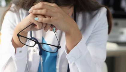 职校医学生工厂实习后 发现学校收中介1500 万