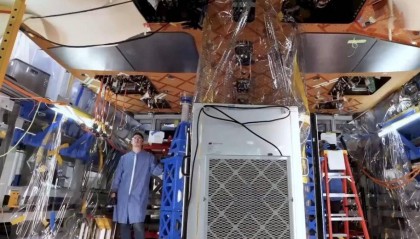 刚下水的四川舰是两栖攻击舰，还是轻航母？076算是开了挂