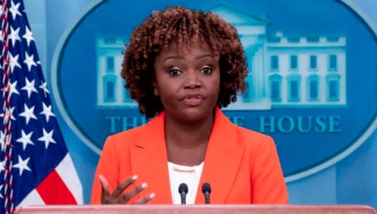 中美专机将飞往一处，赶在下台前，拜登要见中方一面！有件大事必须谈