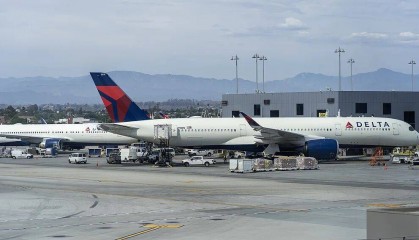 纽约机场突发！两架客机相撞