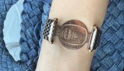 万元浪琴只剩表带能用，客服：必须见到表盘才能修