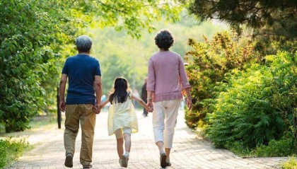 爸妈出去旅游 回来背上10年房贷，家属：一想到就来气