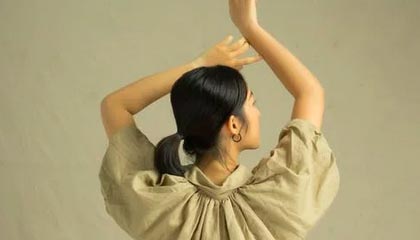 女子穿吊带裙散步被“街拍”,两年后发现照片被配文:只要自己不尴尬,尴尬的就是别人,法院:三被告侵犯肖像权、名誉权