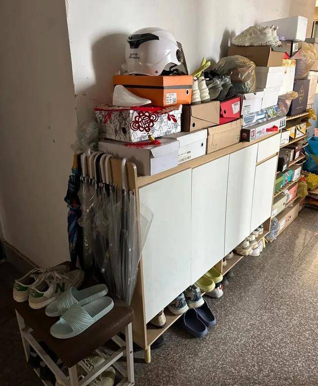 物业“不让门口放鞋子”,门口放鞋柜违法吗?