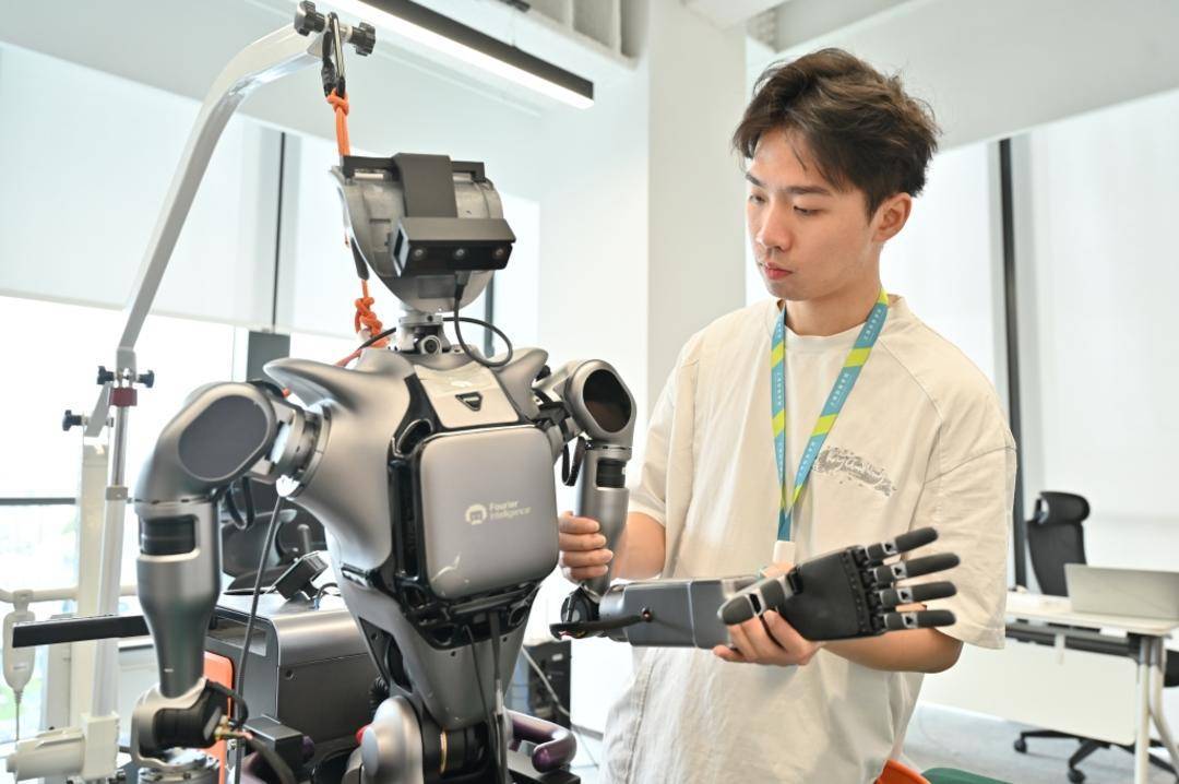 登上“青春集结号”,这三名青年的故事为何引起阵阵欢呼?