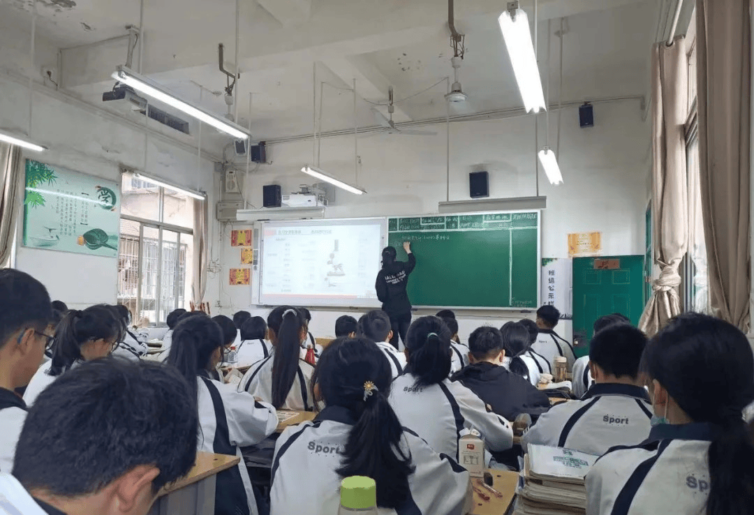 江西上饶初中生物教师郑忆晴因病去世,年仅35岁