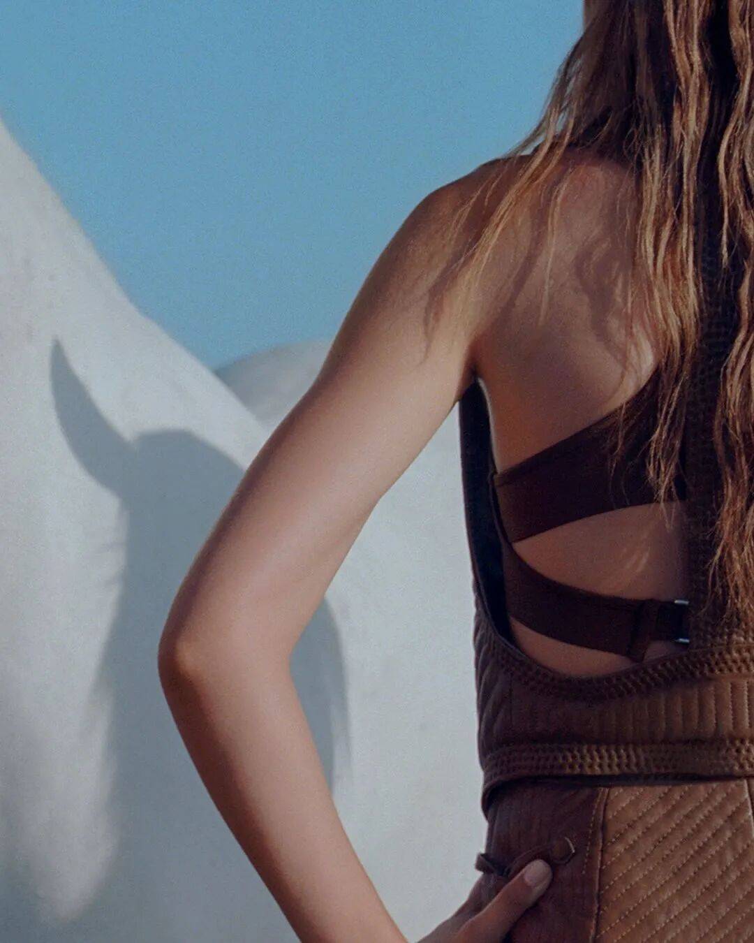 Hermès的女骑士,在沙滩上自由驰骋