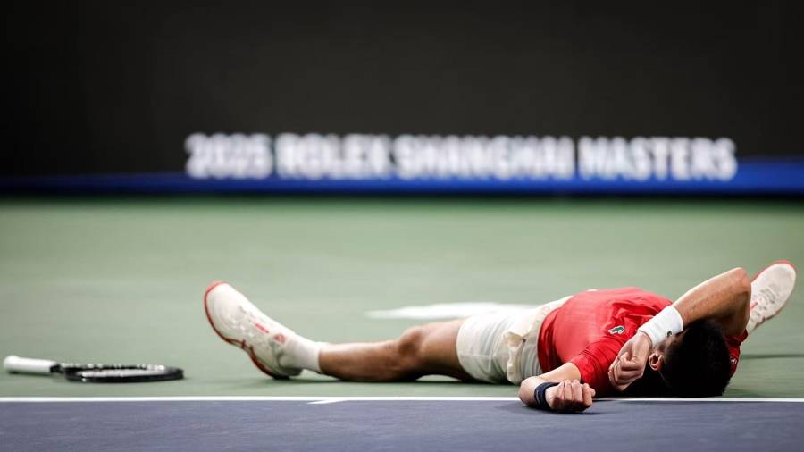 上海网球大师赛|服止疼药、场边呕吐、多次治疗……德约科维奇拼出一场惨胜