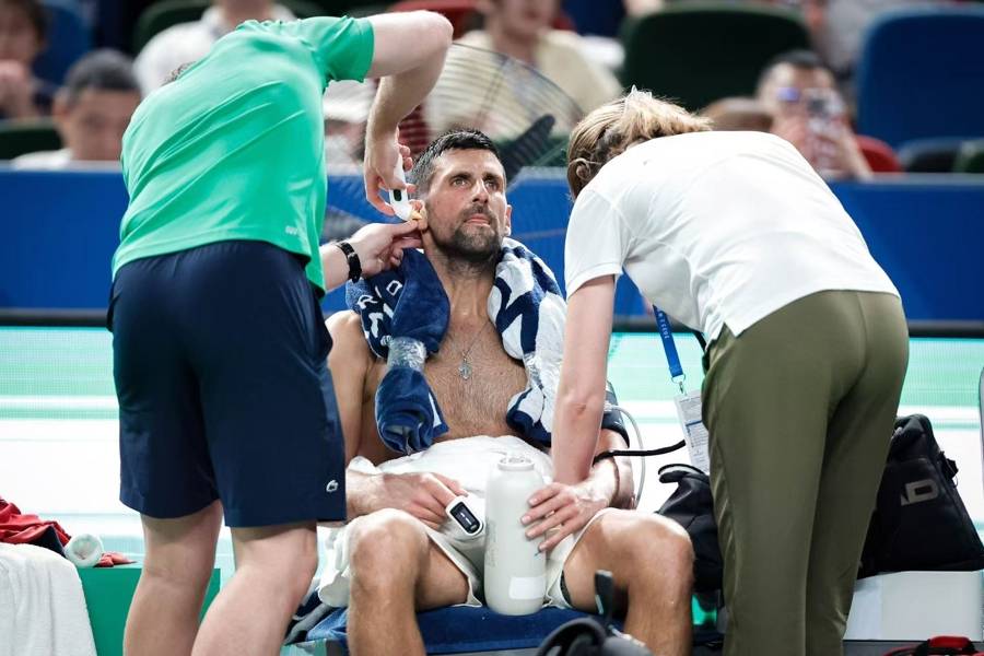 上海网球大师赛|服止疼药、场边呕吐、多次治疗……德约科维奇拼出一场惨胜