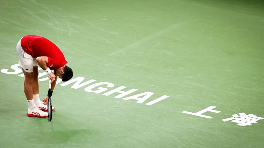 上海网球大师赛|服止疼药、场边呕吐、多次治疗……德约科维奇拼出一场惨胜