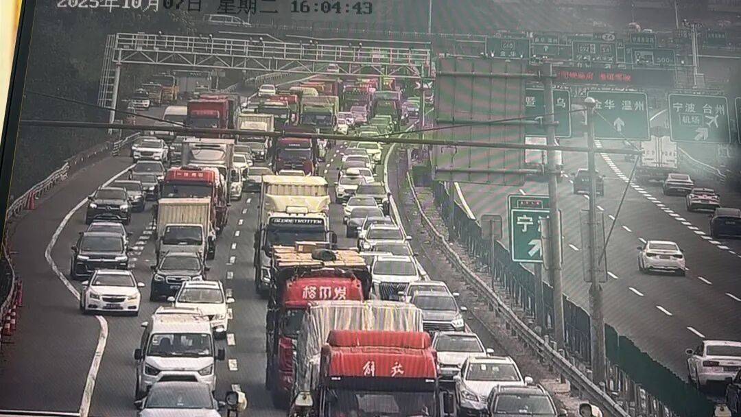 “开了15个小时,凌晨4点才回到家!”杭州多个高速进口已关闭,自驾返程必看!