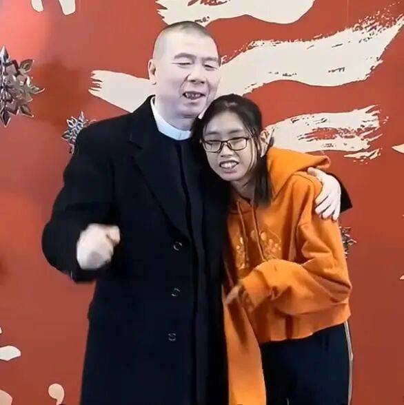 考古|冯小刚带女儿去陈思诚工作室！开个人账号还读影视专业，她也要“女承父业”吗？
