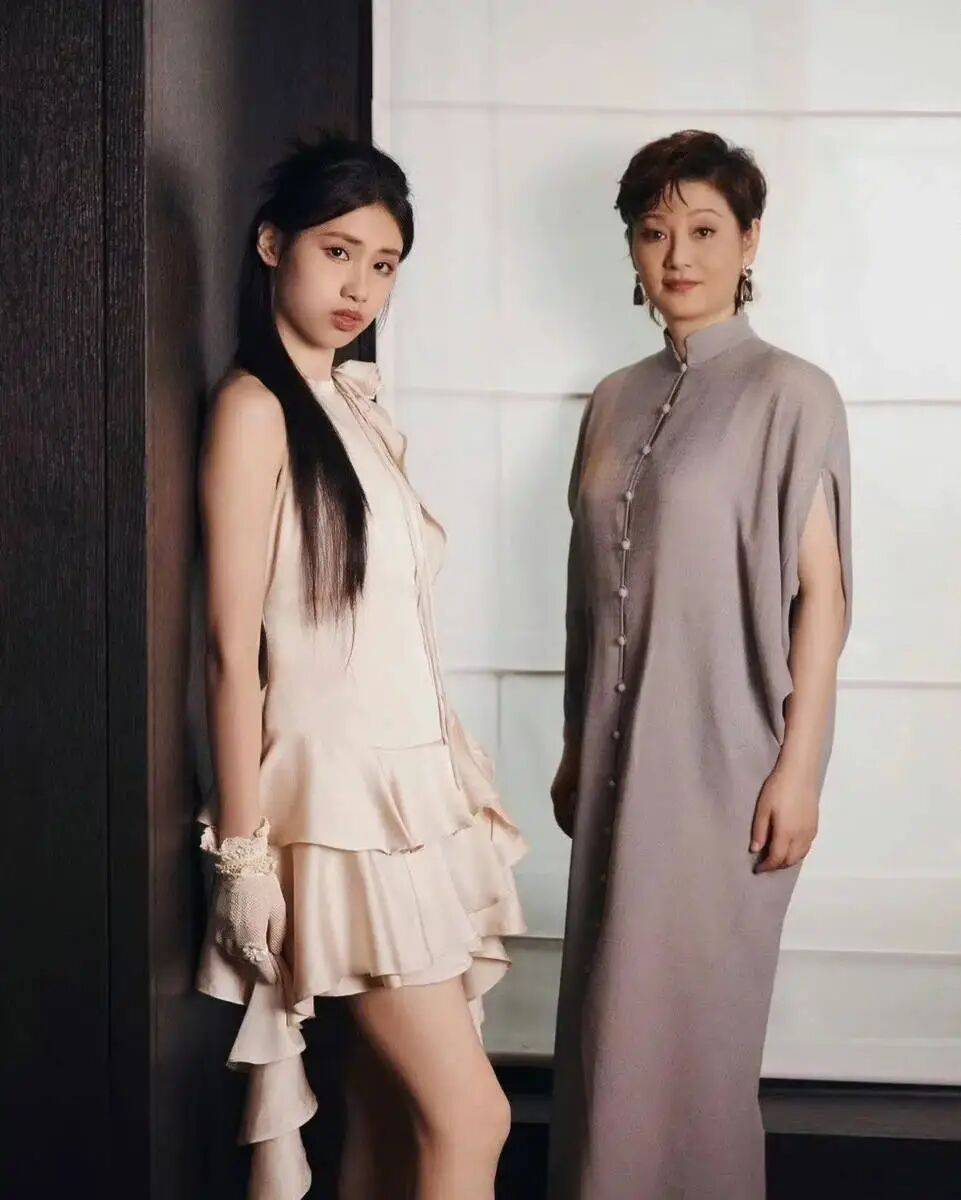 考古|冯小刚带女儿去陈思诚工作室！开个人账号还读影视专业，她也要“女承父业”吗？