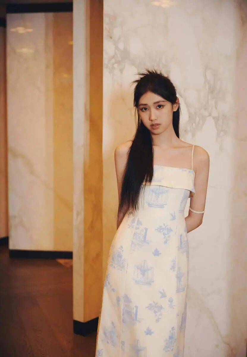 考古|冯小刚带女儿去陈思诚工作室！开个人账号还读影视专业，她也要“女承父业”吗？