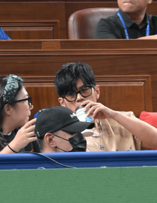 考古|昆凌现身暴瘦变化大！7年剖腹产下3娃，从“打工妹”到“天王嫂”，她的辛苦谁懂