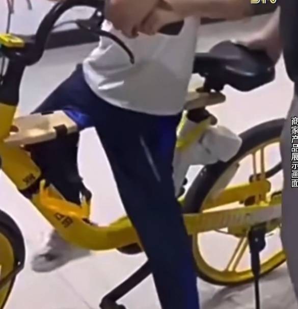 看着都疼!上海街头一男子突然求助:10岁女儿被死死卡住!这个行为太危险→