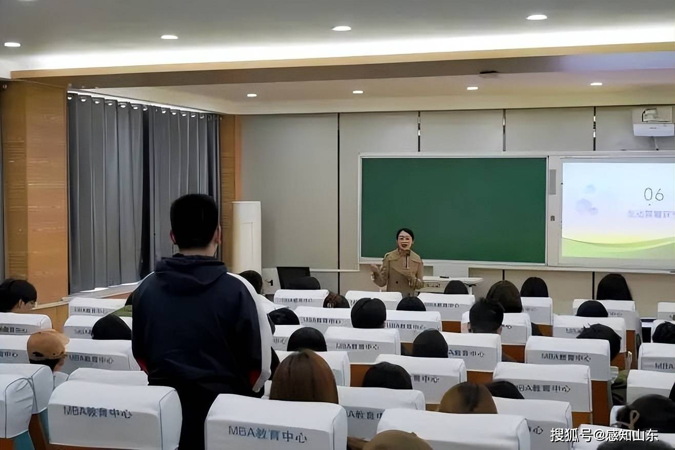 2025年山东省大学生就业引航计划宣讲会暨“千校万岗”就业招聘会在聊城举办