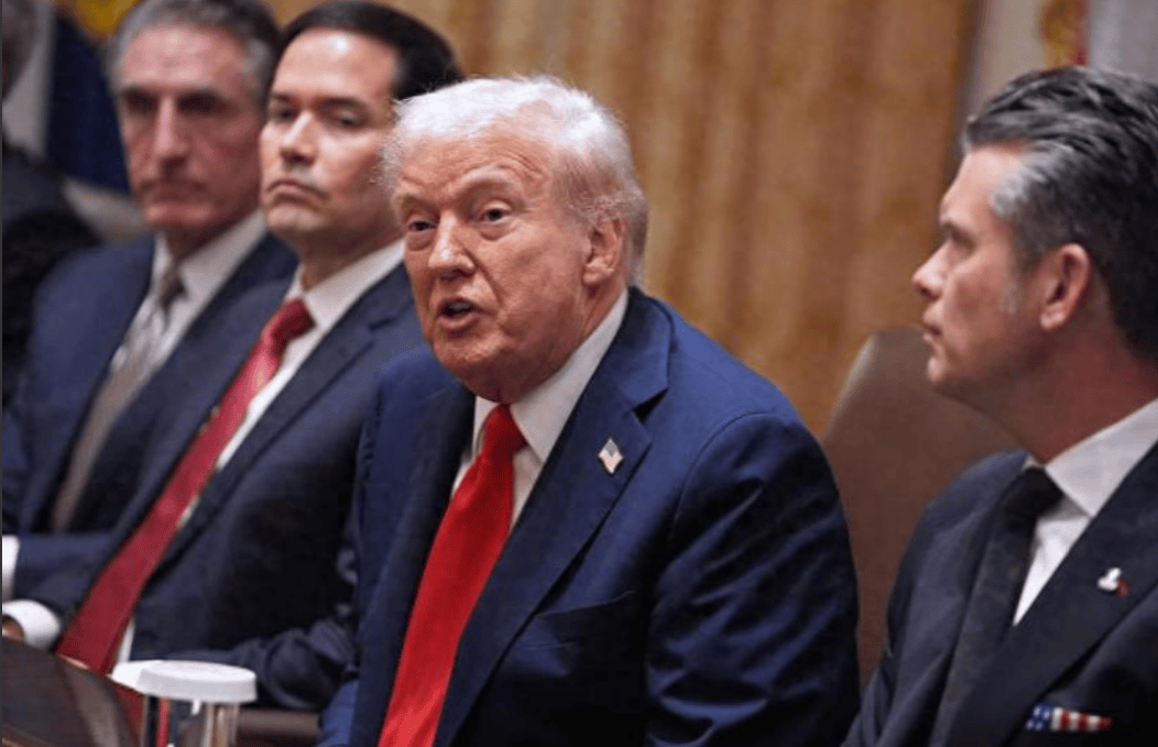 2架专机抵华，中方终于肯接电话了，特朗普悬着的心可以放下了