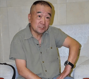 考古｜曝78岁李保田近况！找人维修窗户喝10元桶装水，生活超朴素！