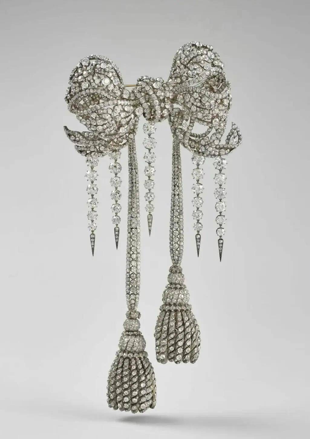 卢浮宫被盗的珠宝中,有拿破仑送给妻子的爱情信物