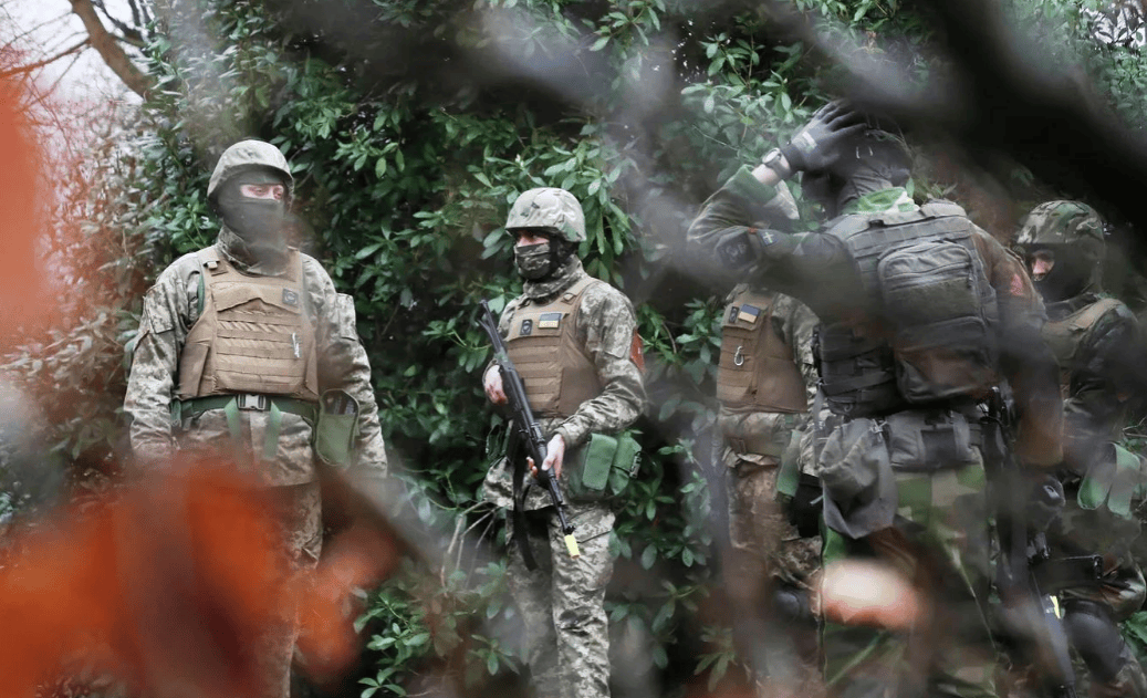 泽连斯基态度大转弯，乌克兰考虑放俄罗斯一马，解除制裁归还3000亿资产