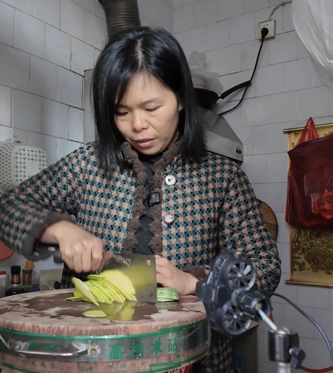 41岁武汉宝妈突然爆火!多次收到央视邀约,本人回应