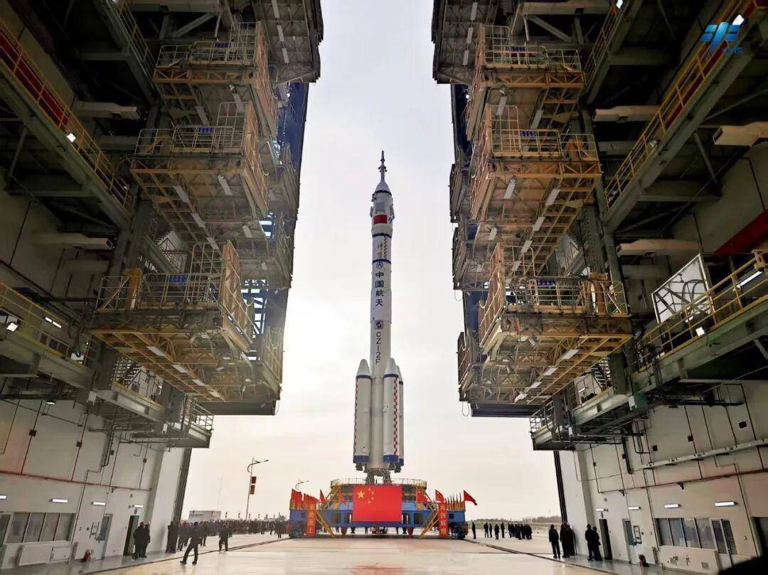 21年相伴，航天工匠与800吨“伙伴”的神舟之约