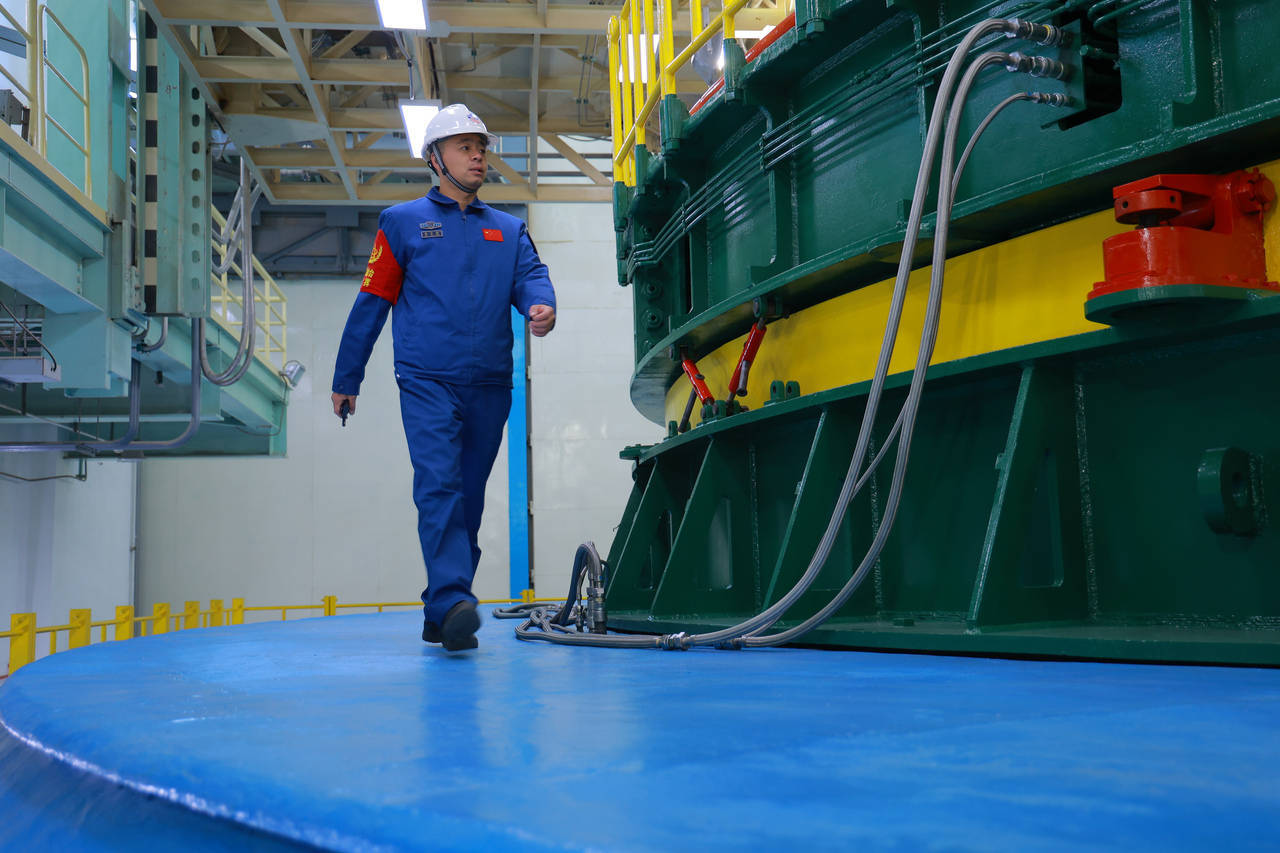 21年相伴，航天工匠与800吨“伙伴”的神舟之约