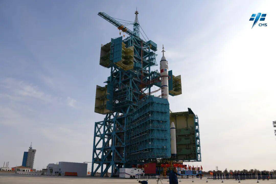 21年相伴，航天工匠与800吨“伙伴”的神舟之约