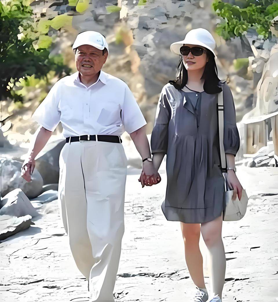 杨老追悼会确定,离世前状态曝光,摔跤酿大祸,翁帆或早有察觉