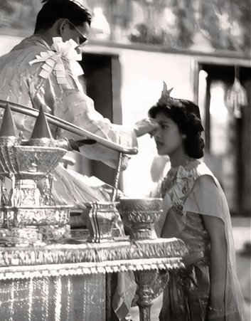 泰国王太后诗丽吉去世,留下19顶奢华王冠和她的传奇一生