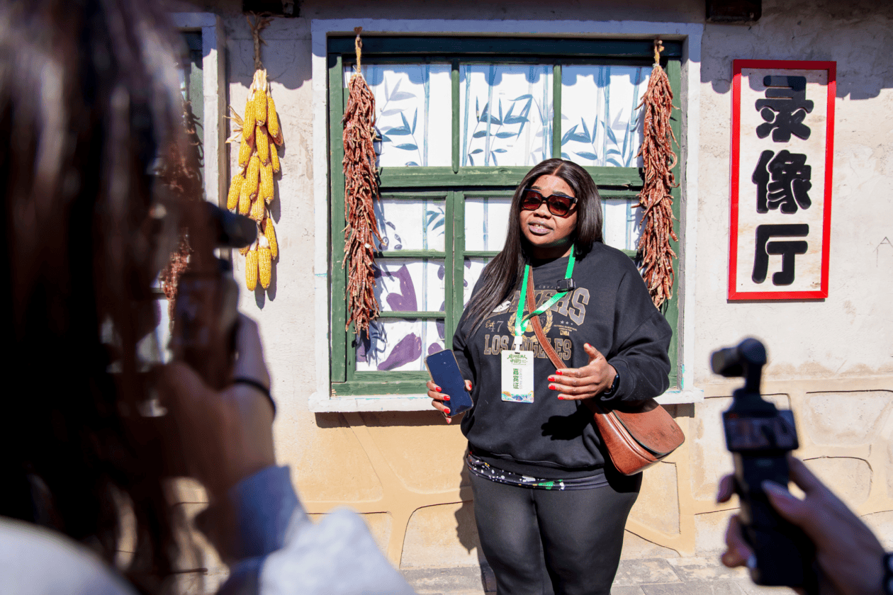 “贫穷是我们共同的敌人！”非洲10国媒体人热议中非减贫合作