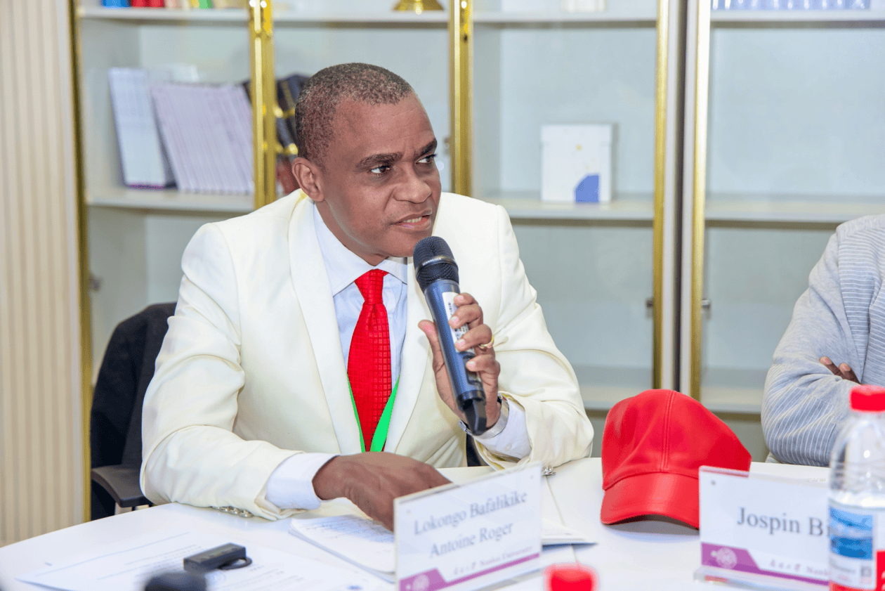 “贫穷是我们共同的敌人！”非洲10国媒体人热议中非减贫合作