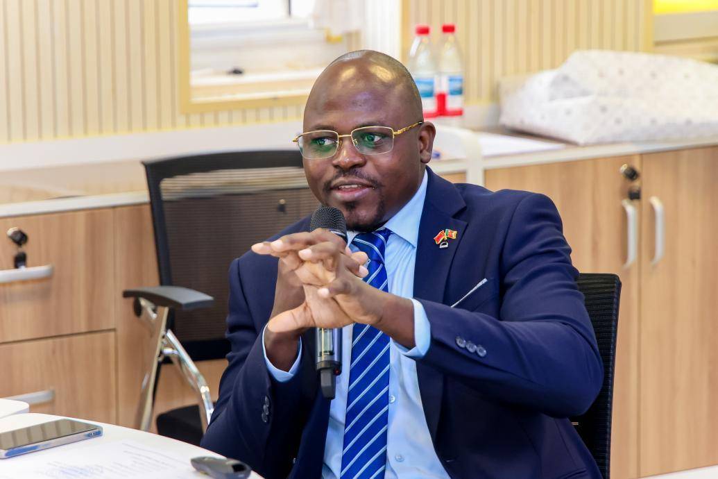 “贫穷是我们共同的敌人！”非洲10国媒体人热议中非减贫合作