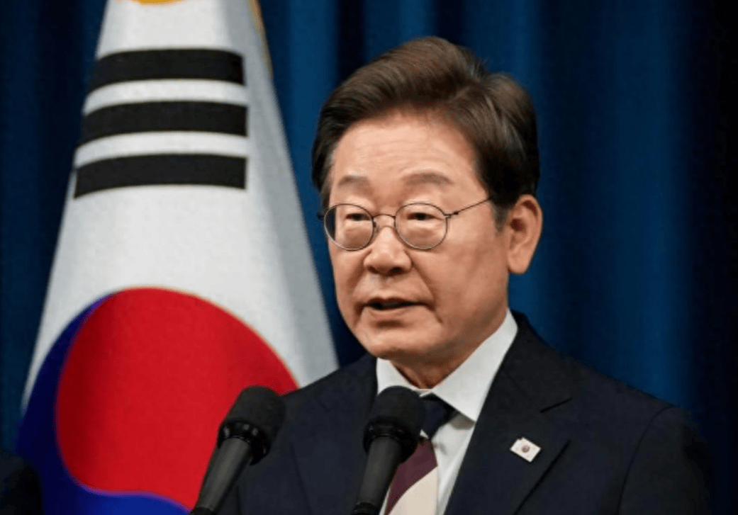 中美谈妥后,与中方会面前,李在明在中国媒体上发文,姿态放的很端正