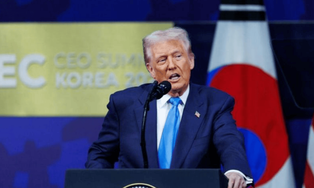 特朗普承认中美平起平坐,当面称中方不好对付,中方只说了12个字