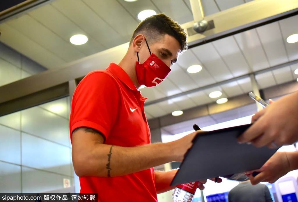 前海港外援奥斯卡体检时一度失去意识 或因心脏问题退役
